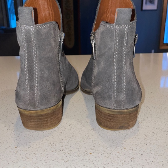 Lucky Brand Basonta Distressed Gray Suede Leather Ankle Bootie Boots Size 7.5 M - Picture 4 of 8
